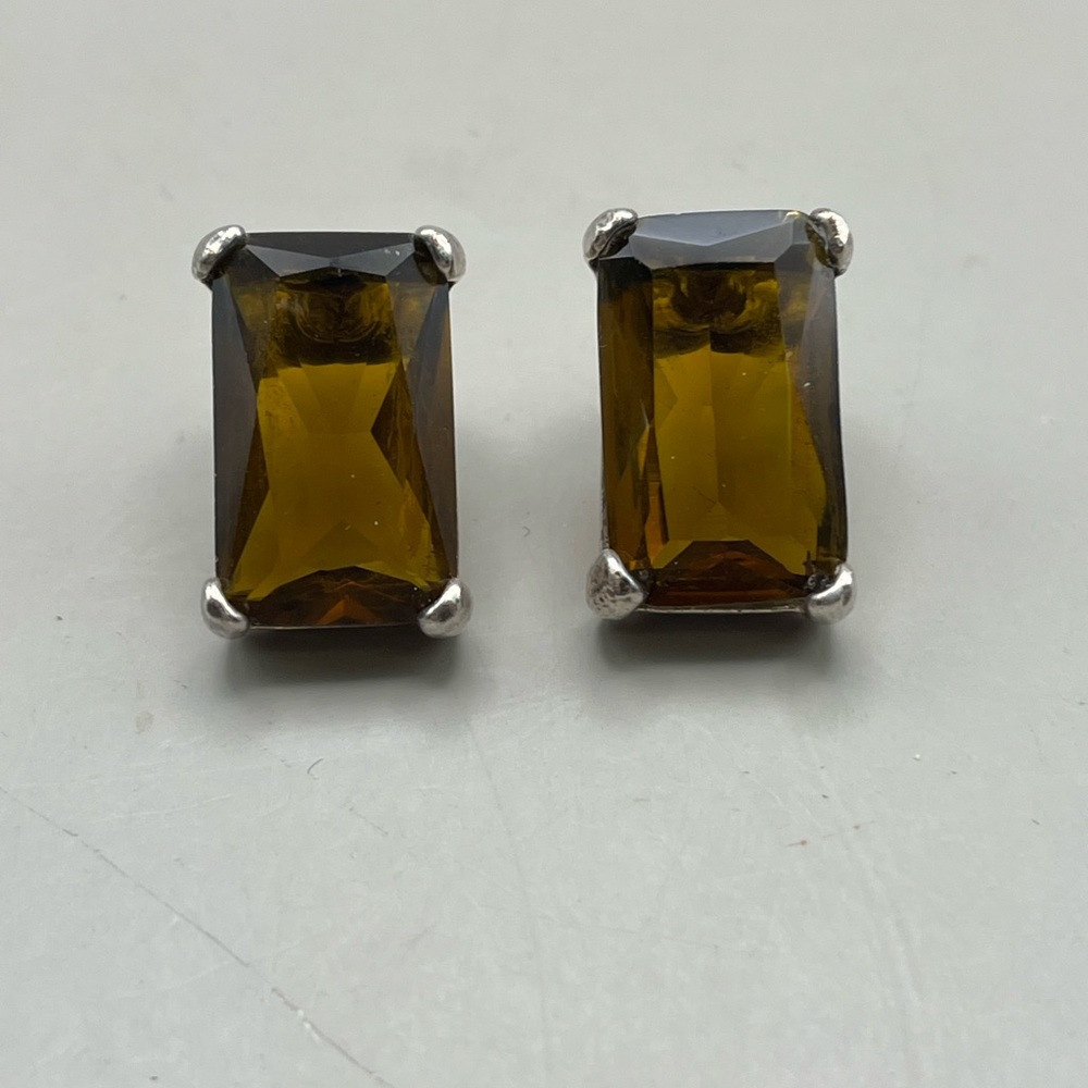 Elegant Gold-Tone Rectangular Earrings - Picture 4 of 4